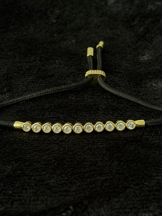 Elegantes schwarzes Armband mit goldfarbenen Details